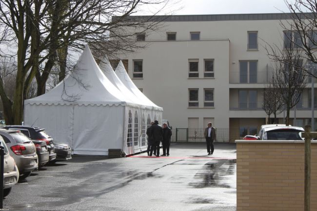 Louez une tente avec plancher prés de Rouen